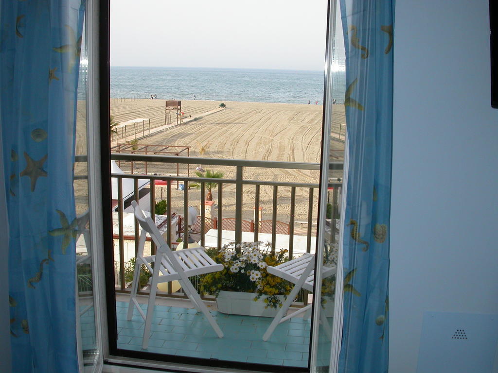 Le Nereidi Beb Bed and Breakfast Margherita Di Savoia Δωμάτιο φωτογραφία